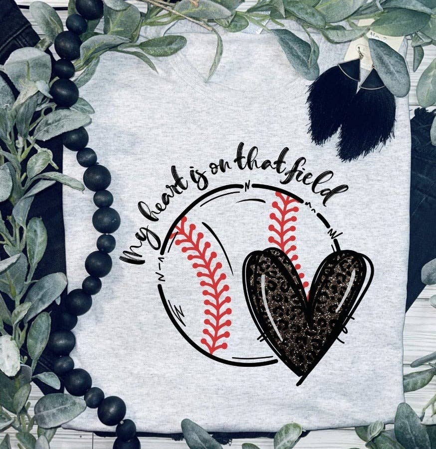 My heart is on that field - Baseball - Graphic T-Shirt