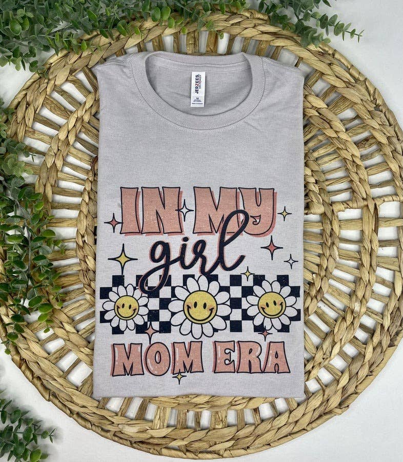 In my girl mom era - Graphic T-Shirt