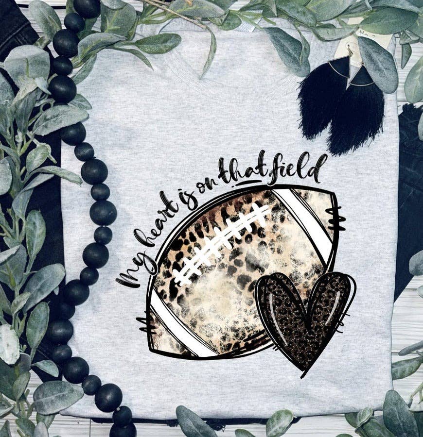 My heart is on that field - Football - Graphic T-Shirt